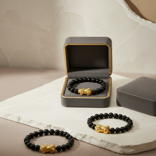 Minimalist Black-Gold – Lifestyle